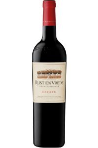 Rust en Vrede Estate, een robuuste rode wijn uit Stellenbosch met aroma’s van bramen, vanille en ceder.