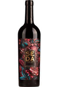 Torre Oria Seda Monastrell Viñas Viejas, een rijke en fluweelzachte rode wijn uit Spanje, met diepe tonen van rijp rood fruit, specerijen en een hint van eikenhout.