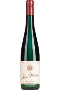 Van Volxem Saar Riesling, witte wijn uit Mosel, Duitsland, met frisse tonen van citrus en uitgesproken mineraliteit.